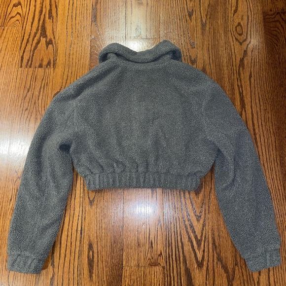 MESHKI | Cropped Teddy Jacket - Picture 3 of 4